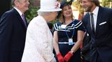 Tag drei, 25. Juni 2015  Ebenfalls unter den Gästen der Gartenparty ist Schauspieler Henning Baum. Der 42-Jährige erzählte, dass er bereits Queen Mum getroffen hat: 1990 durfte er als Mitglied eines Kinderchores für die Mutter von Königin Elisabeth II. singen.