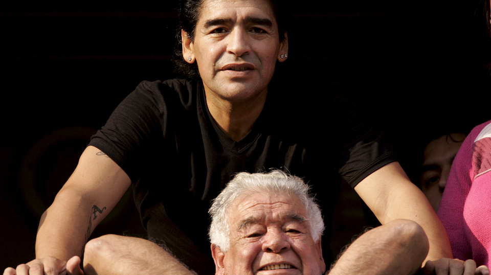 Diego Maradona zusammen mit seinem Vater Diego Maradona Senior Vater und Sohn: Diego Maradona zusammen mit Diego Maradona Senior