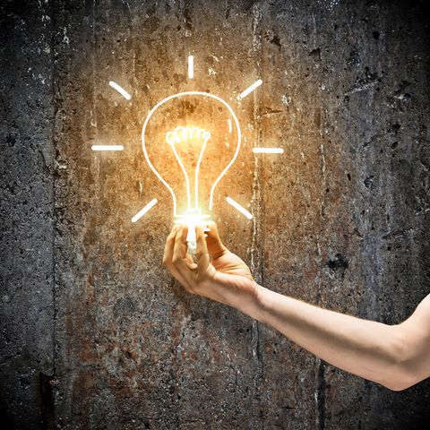 Deutsche Uni-Absolventen sind bestens ausgebildet, haben kreative Idee - doch statt ein Start-up zu gründen, unterschreiben sie lieber bei großen Konzernen. Dabei entdecken gerade die nun die deutsche Gründer-Szene - und pumpen Millionen in die guten Ideen. 