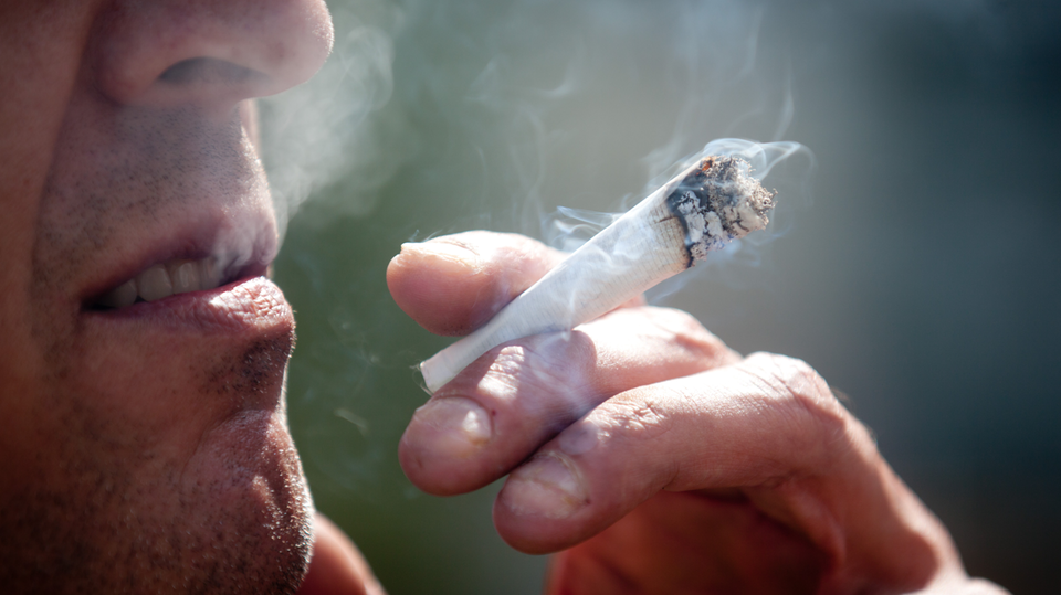 Berliner Bezirk für legalen Cannabishandel Berlins Bezirk Friedrichshain-Kreuzberg will Cannabishandel legalisieren