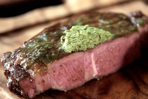 stern-Kochschule: Das ultimative Steak mit frischer Kräuterbutter