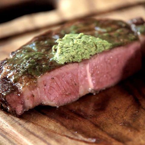 stern-Kochschule: Das ultimative Steak mit frischer Kräuterbutter