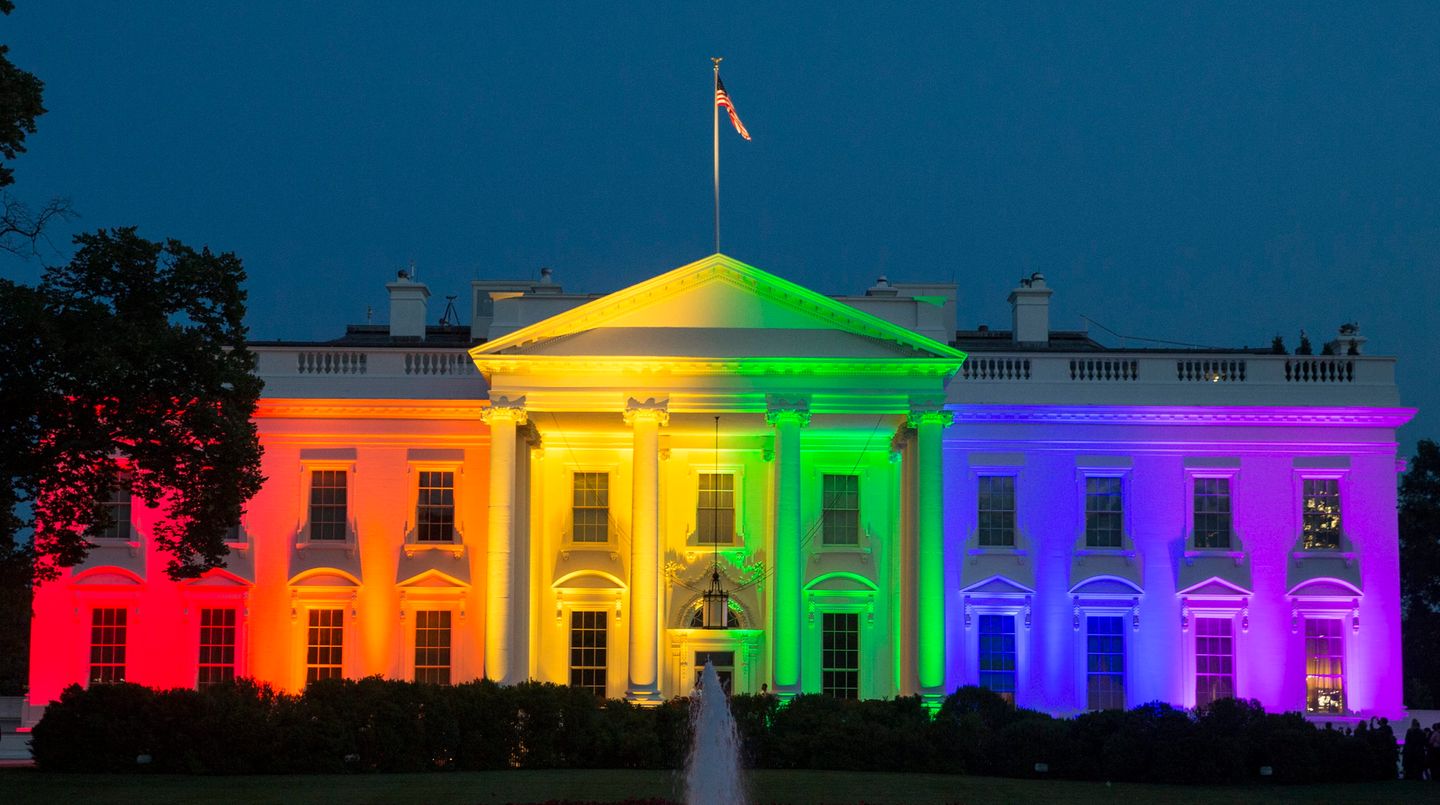 Das Weiße Haus erstrahlt in den Farben des Regenbogens
