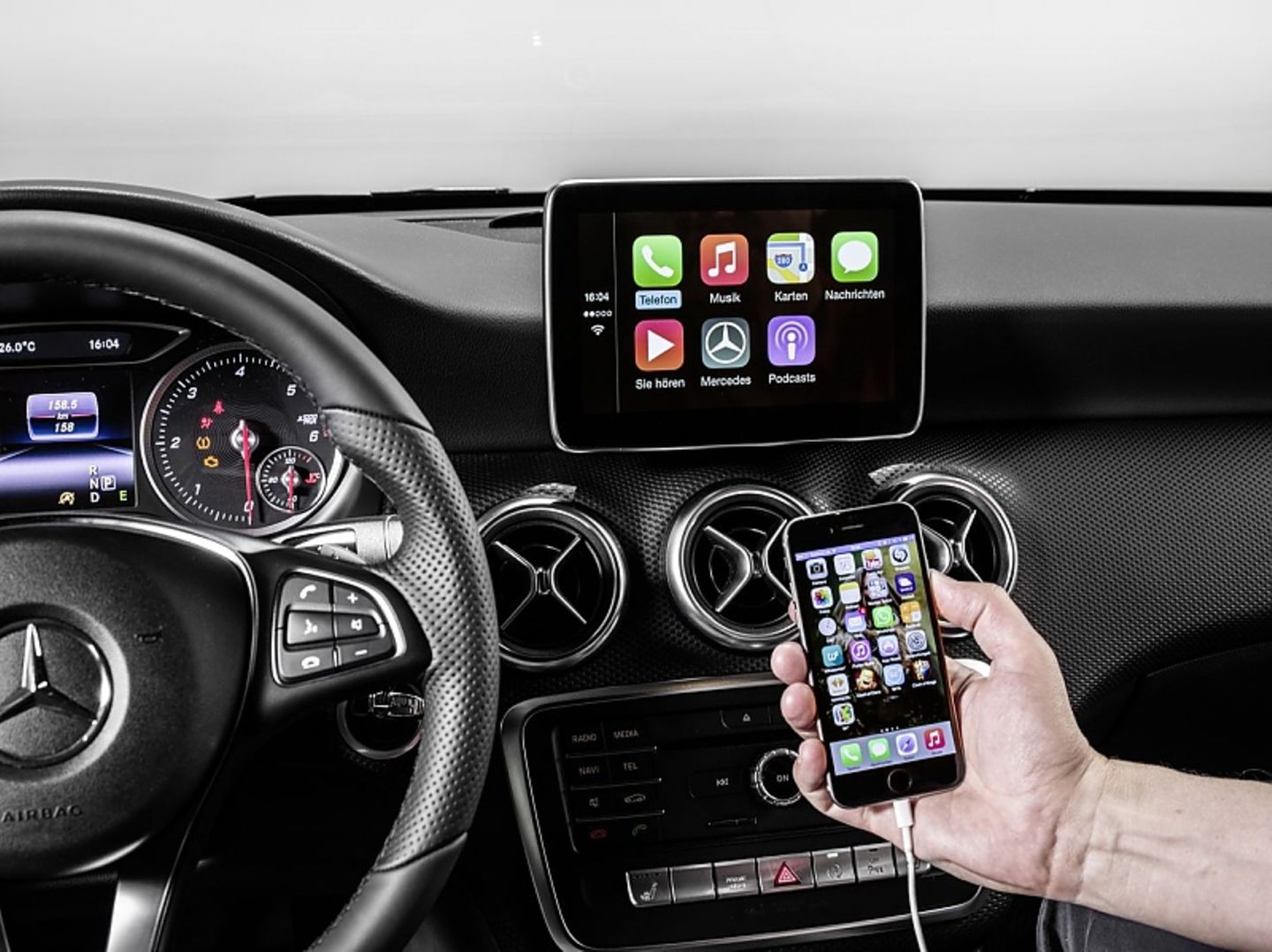Das Infotainment ermöglicht jetzt Apple Carplay und MirrorLink