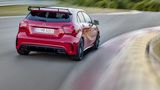 Auch der Mercedes A 45 AMG 4MATIC profitiert von den adaptiven Dämpfern.