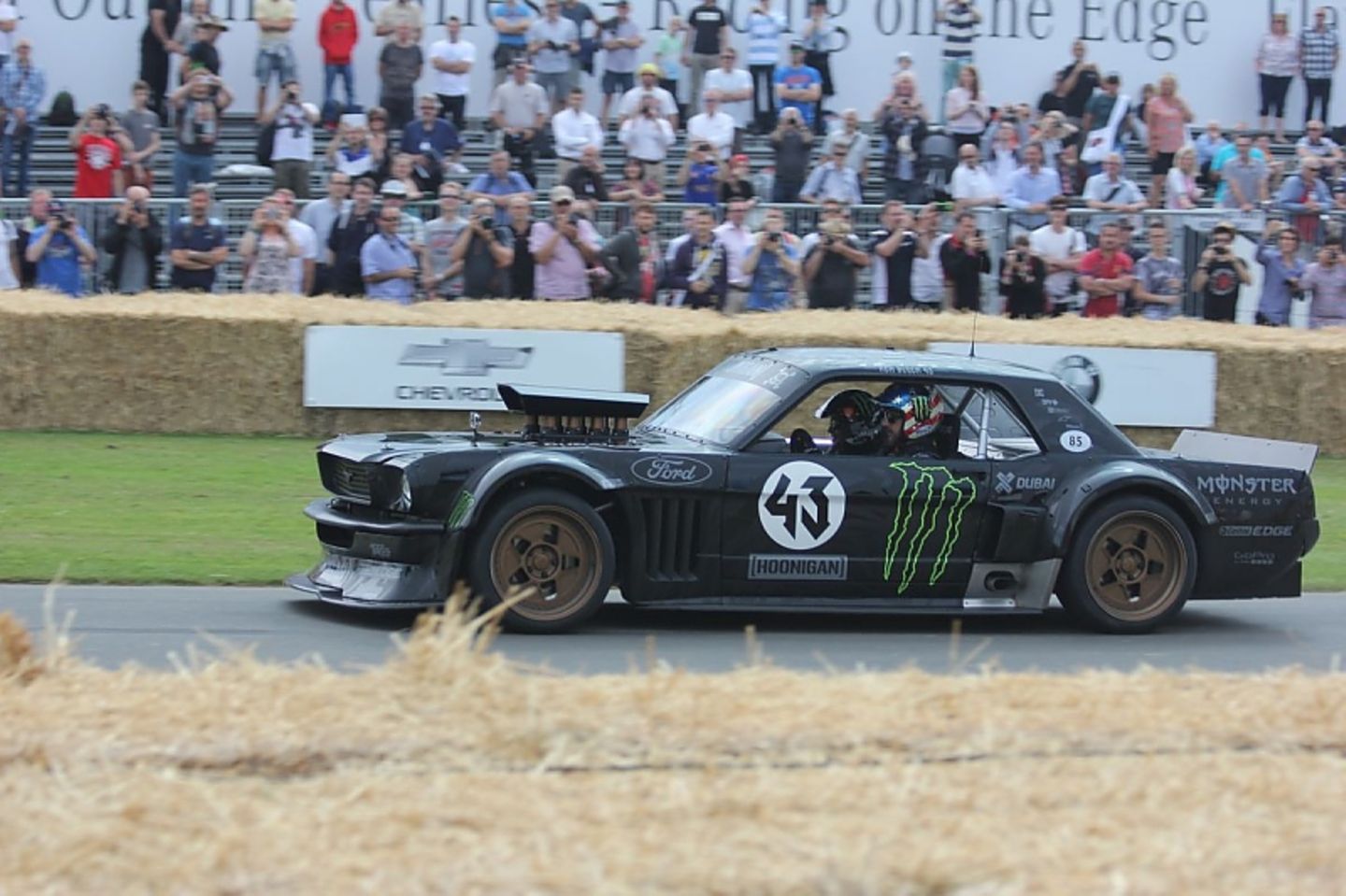 Ken Block ist auch mit seinem Ford Mustang Hoonicorn unterwegs.