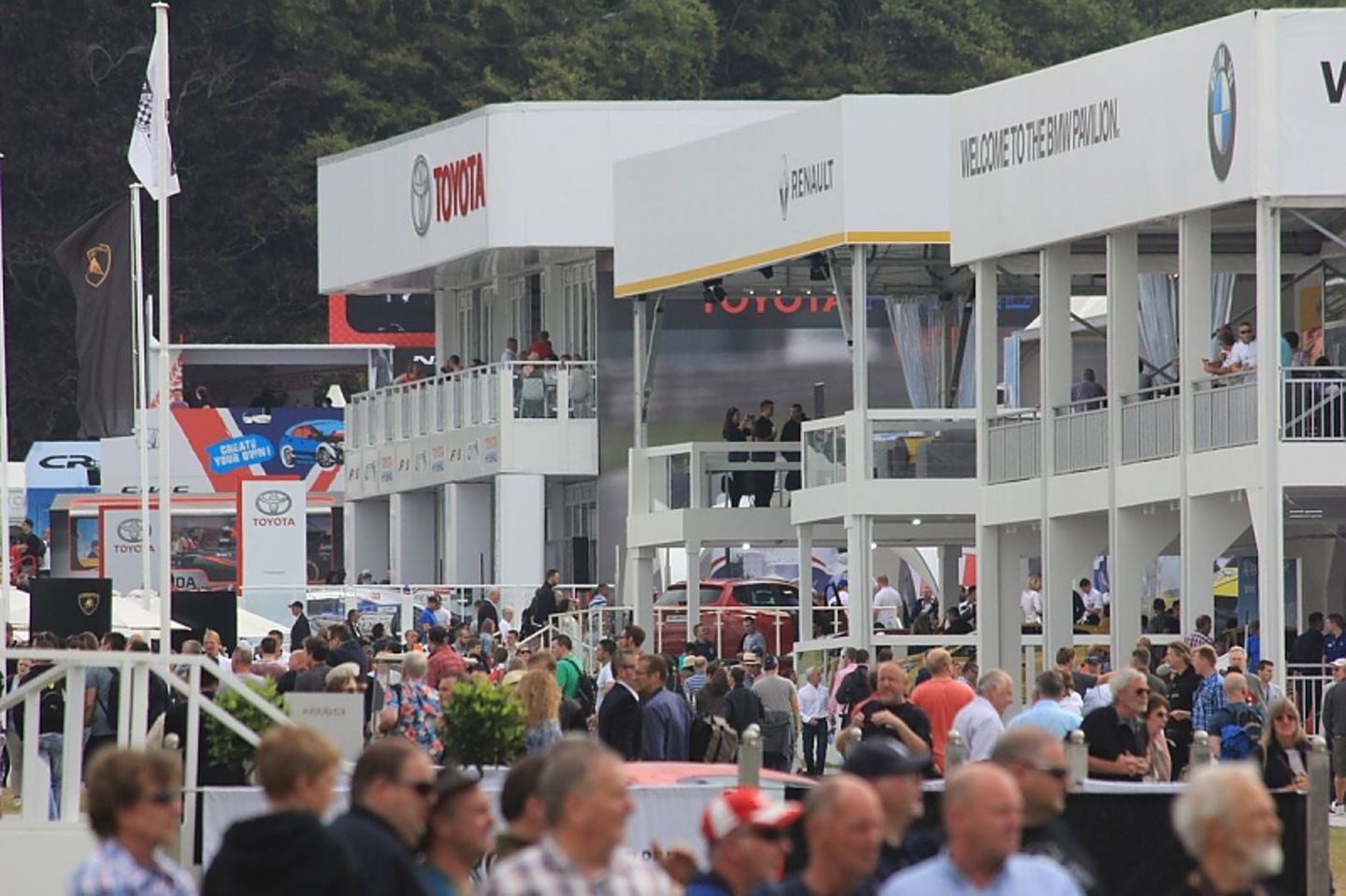 Hersteller haben mal wieder die Gunst der Stunde genutzt, ihre neuesten Produkte zu präsentieren.