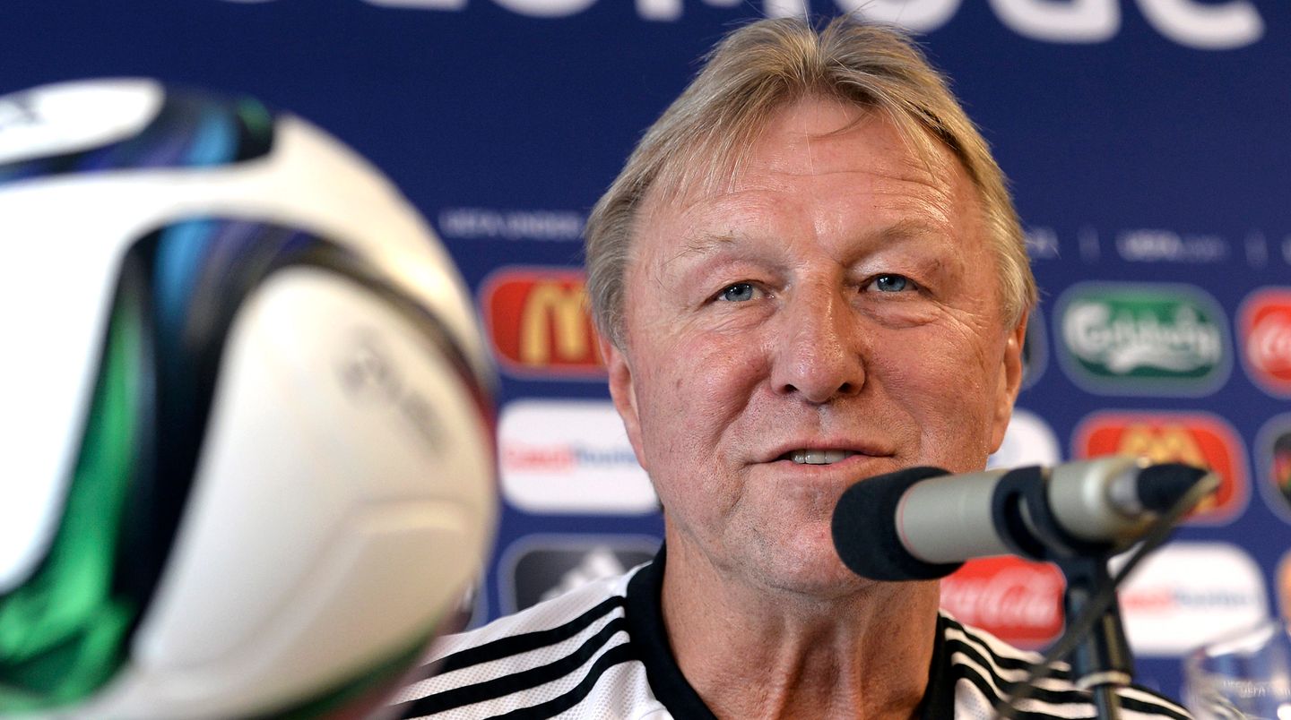 Horst Hrubesch auf der Pressekonferenz vor dem Spiel gegen Portugal
