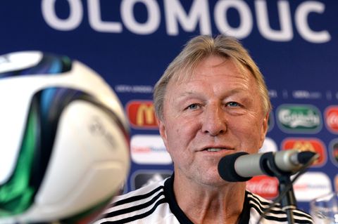 Horst Hrubesch auf der Pressekonferenz vor dem Spiel gegen Portugal