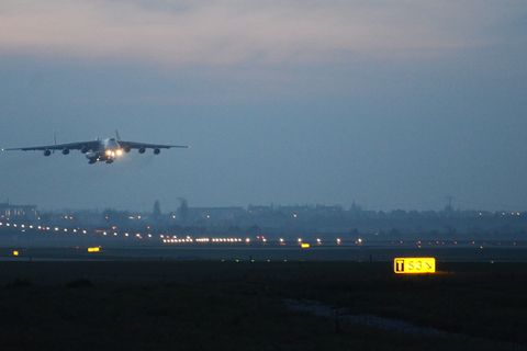 Wenn das größte Flugzeug der Welt einschwebt