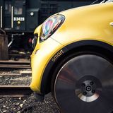 Der Umbau zum Schienenfahrzeug ist nicht ganz einfach