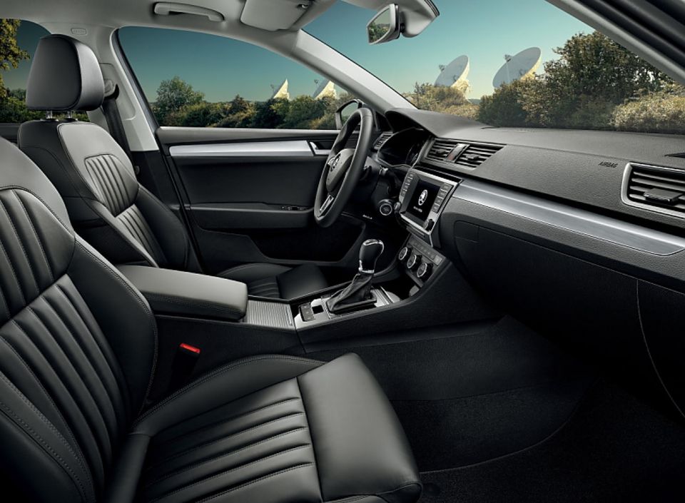 Skoda Superb 2.0 TDI Combi - auch vorn sitzt es sich bequem - nur etwas zu hoch Skoda Superb 2.0 TDI Combi - auch vorn sitzt es sich bequem - nur etwas zu hoch