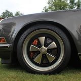 Auch die Felgen schimmern leicht golden