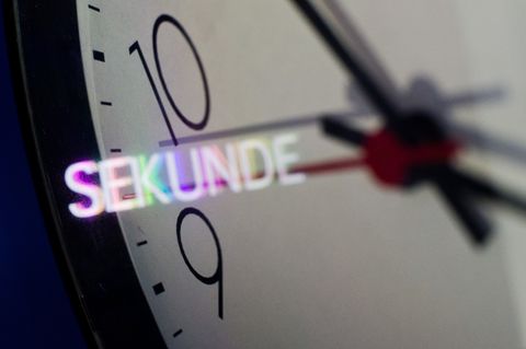 Ein Ziffernblatt einer Uhr