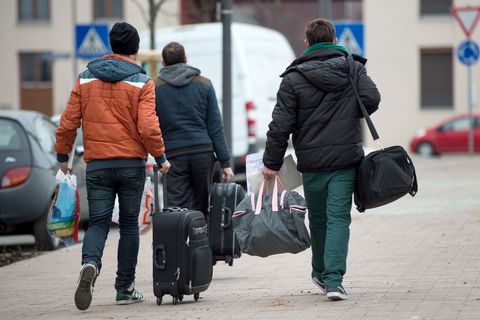 Auf dem Weg zu einer Flüchtlingsunterkunft