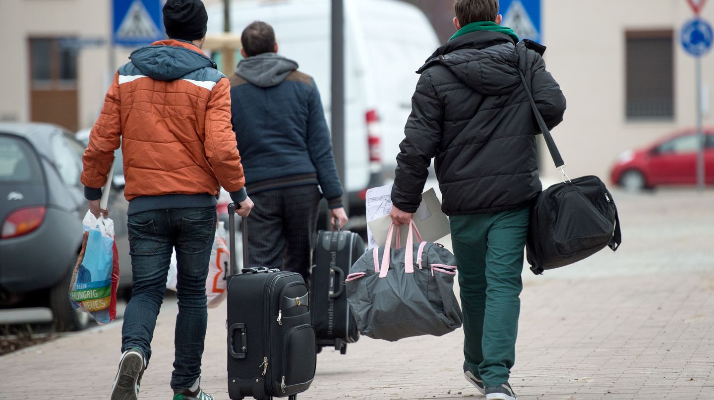 Auf dem Weg zu einer Flüchtlingsunterkunft