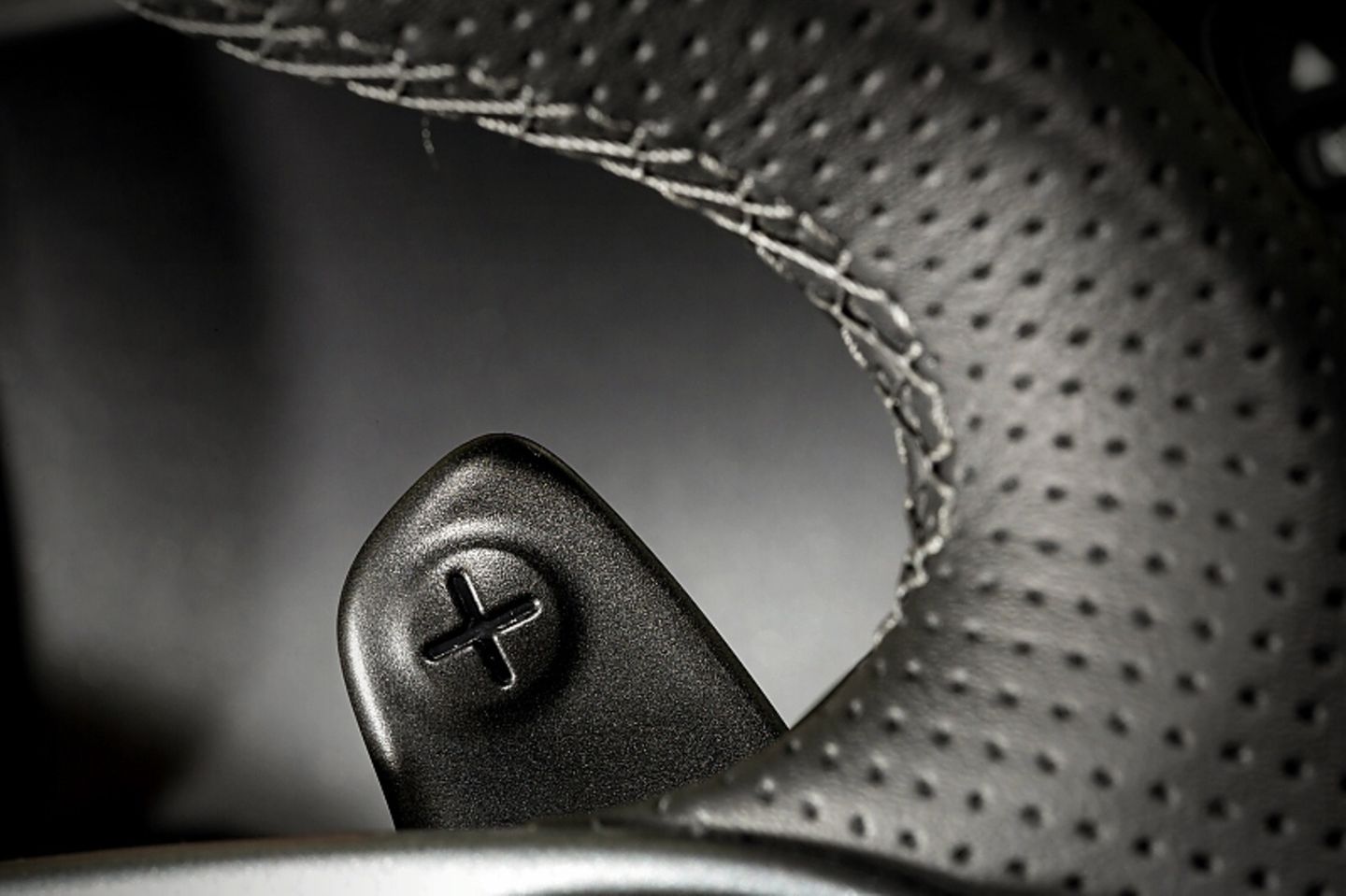 Schaltpaddel am Lenkrat gehören im Smart Fortwo zum Sportpaket