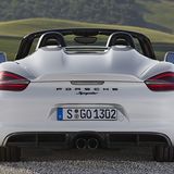 Zwei Endrohre zieren sein Heck.