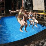 Das Planschen in dem Industriedenkmal mitten im Revier ist sehr beliebt. Auch wenn die ungewöhnliche Badestelle nur wenige Wochen im Jahr geöffnet hat. In diesem Jahr lässt sich dort noch bis zum 16. August abtauchen - der Eintritt für den Badespaß ist wie immer frei.