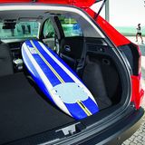 Das Ladevolumen bei hochgeklappten Rücksitzen liegt bei 453 Litern. Sind die Rücksitze umgeklappt, stehen 1.026 Liter zur Verfüg