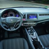 Auf der Beifahrerseite verfügt die Klimaanlage über neue, besonders breite Luftauslässe mit drei regelbaren Luftdüsen.