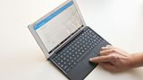 Das Xperia Z4 Tablet funktioniert mit angedockter Tastatur wie ein Laptop