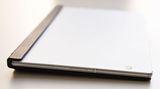 Das Xperia Z4 Tablet von Sony mit angedockter Tastatur