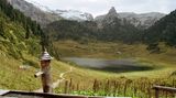 Der Funtensee gilt als der kälteste See Deutschlands. Im eisigen Wintern werden rund um das in einer Senke gelegene Gewässer im Nationalpark Berchtesgarden regelmäßig Kälterekorde aufgestellt, bis zu Minus 45 Minus Grad. Und auch in der aktuellen Juli-Hitze enttäuscht der kleine Karstsee nicht: Mit acht bis maximal 14 Grad ist er kälteste See im Berchtesgardener Land.