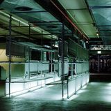 Vor lauter Hitze eingraben geht ja nicht - – aber unter die Erde kommt man in den meisten großen Städten trotzdem, sogar lebend. So werden in etwa in Berlin, Hamburg, Köln und Frankfurt regelmäßig günstige Unterwelttouren angeboten, bei denen alte Bunker, Abwässerkanäle oder alte U-Bahnschächte besichtigt werden können. Zugegeben: Es gibt schönere Orte, allerdings sorgen Tiefe und dicken Mauern für angenehme Umgebungstemperaturen.