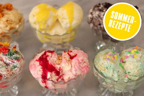Die Eiscreme-Basis besteht nur aus zwei Zutaten: Sahne und gezuckerter Kondensmilch. Diese Basis lässt sich dann mit beliebigen Zutaten variieren.