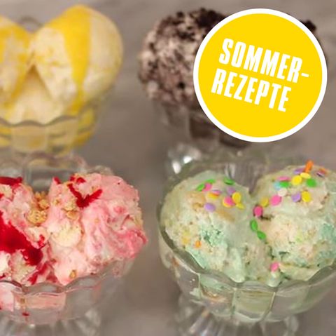 Die Eiscreme-Basis besteht nur aus zwei Zutaten: Sahne und gezuckerter Kondensmilch. Diese Basis lässt sich dann mit beliebigen Zutaten variieren.