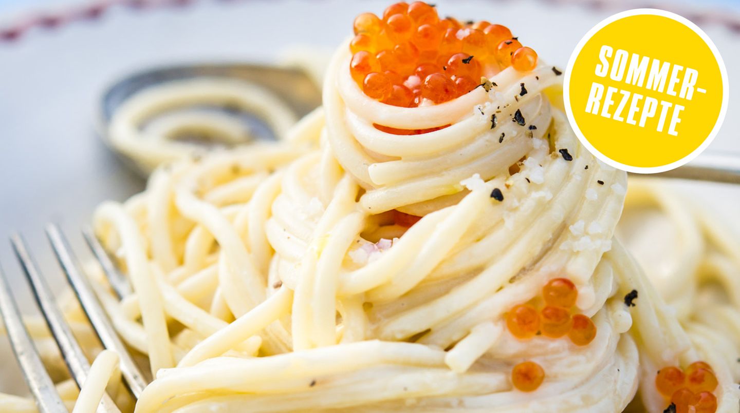 Ein Teller mit Spaghetti für den lauen Sommerabend