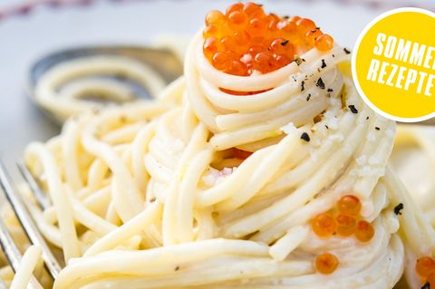 Ein Teller mit Spaghetti für den lauen Sommerabend
