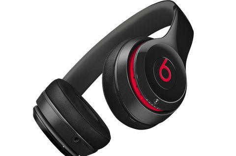 Optisch hat sich beim Beats Solo 2 Wireless im Vergleich zur Kabel-Variante kaum etwas verändert
