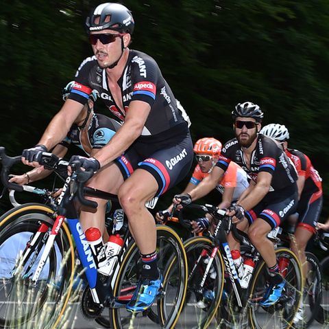 John Degenkolb (l) vom Team Giant-Alpecin bei der Deutschen Straßen-Radmeisterschaft in Bensheim (Hessen)