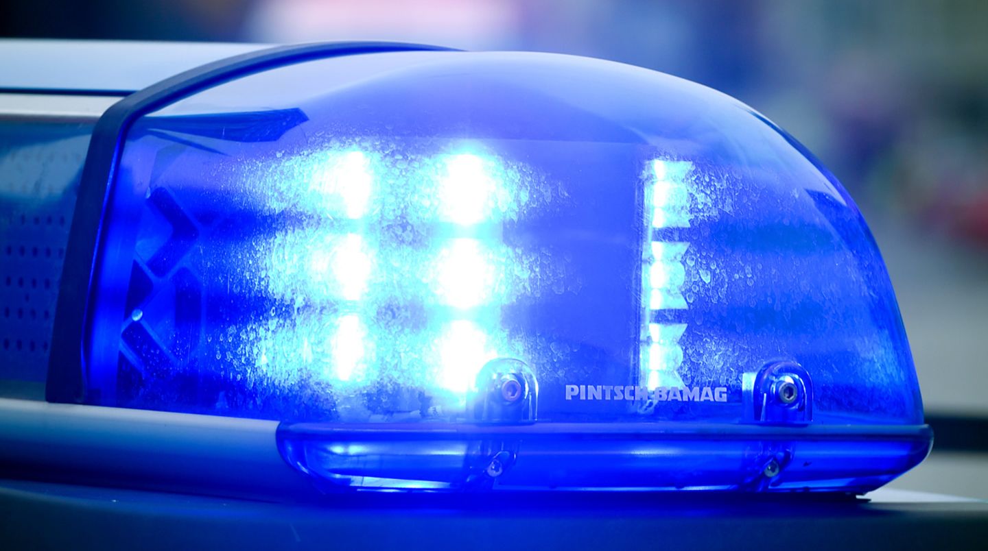Blaulicht Die Polizei in Zwickau konnte den 46-jährigen Angreifer letztlich überwältigen