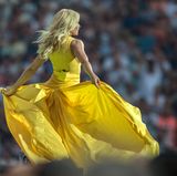 Helene Fischer tanzt auf der Bühne des Berliner Olympiastadion