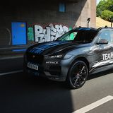 Jaguar F-Pace auf der Tour de France 2015