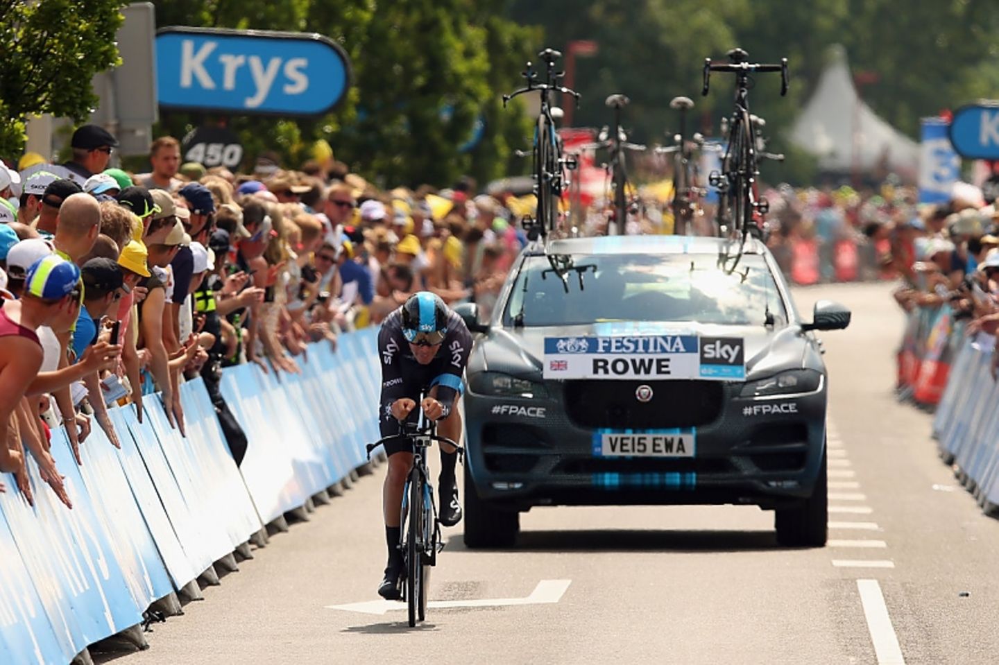 Jaguar F-Pace auf der Tour de France 2015