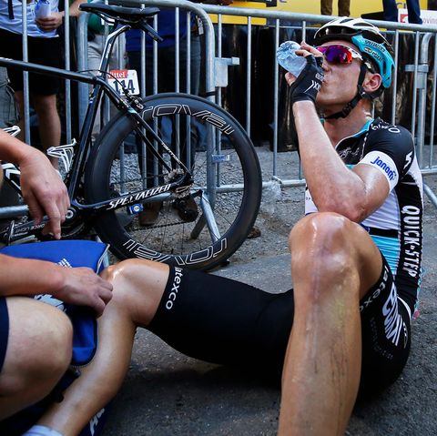 Ein erschöpfter Tony Martin muss sichnach der dritten Tour-Etappe  erstmal ausruhen