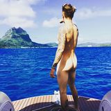 Justin Bieber nackt auf einem Boot