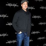 Hatte er es so eilig? Schauspieler Brad Pitt besucht eine Filmpremiere mit offenem Hosenstall. Immerhin, Mütze und Schal sitzen perfekt.