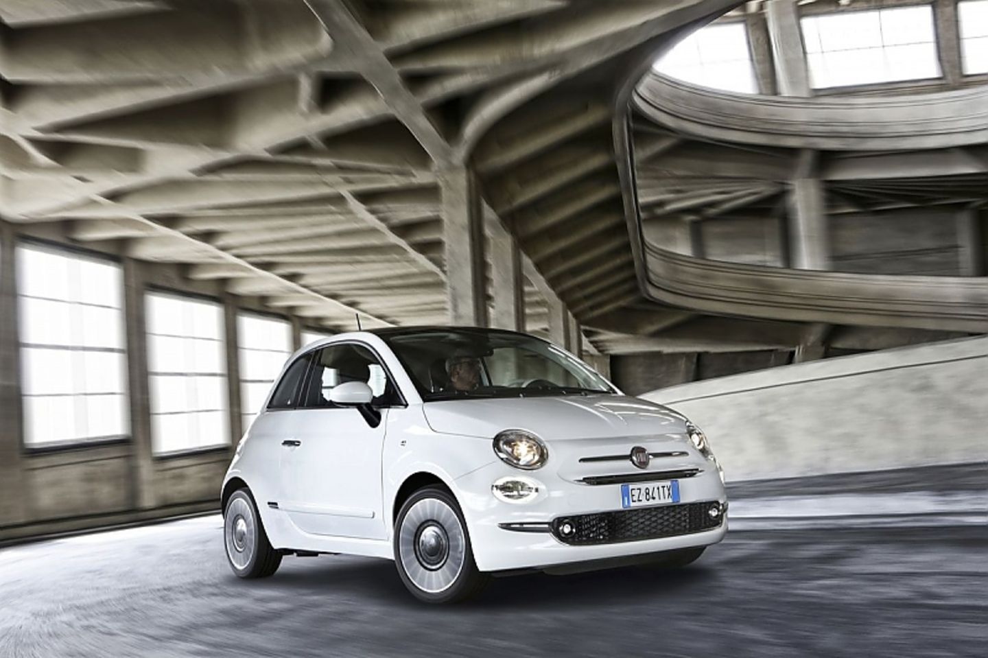 Der Fiat 500 kommt als Dreitürer und als Cabrio.