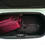 Der Kofferraum hat 185 Liter Stauraum.