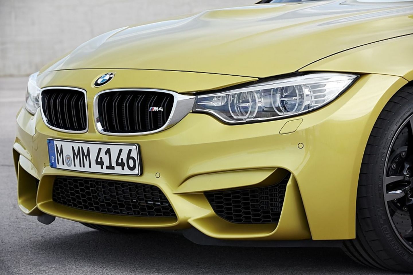 BMW M4 Coupé - die kraftvolle Front des M4