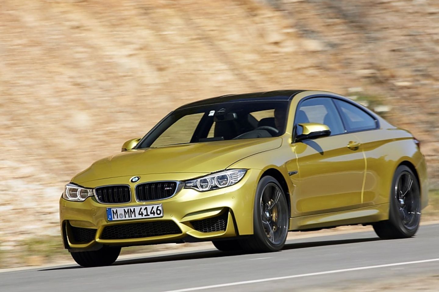 BMW M4 Coupé - das Carbondach ist serienmäßig