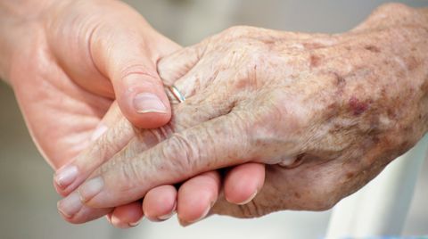 Sterbehilfe: Was ist ein würdevolles Sterben? Ein Aufgehobensein in Beziehungen gehört dazu