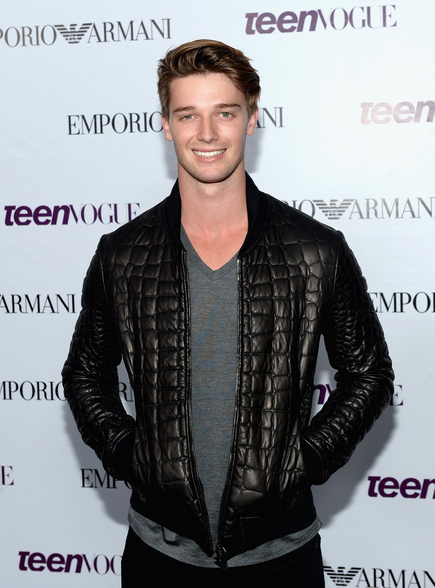 Gabriel Day-Lewis & Co.: Er hat das Aussehen von Mama und den Nachnamen von Papa geerbt: Patrick Schwarzenegger ist der Sohn von Kennedy-Nichte Maria Shriver und Schauspieler Arnold Schwarzenegger. Auf der Leinwand konnte der 21-Jährige bisher keine großen Erfolge feiern, dafür ist er als Model äußerst gefragt, warb unter anderem für Designer Tom Ford. Er hat das Aussehen von Mama und den Nachnamen von Papa geerbt: Patrick Schwarzenegger ist der Sohn von Kennedy-Nichte Maria Shriver und Schauspieler Arnold Schwarzenegger. Auf der Leinwand konnte der 21-Jährige bisher keine großen Erfolge feiern, dafür ist er als Model äußerst gefragt, warb unter anderem für Designer Tom Ford.