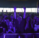 In der Musikszene hat es sich schon rumgesprochen: Egal zu welcher Uhrzeit und bei welchem Genre, das Publikum feiert jede Darbietung mit frenetischem Applaus. Kein Wunder, dass weltweit Musiker aller Klassen ihren Kollegen von ihrem Auftritt in Roskilde vorschwärmen.