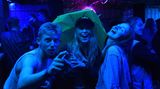 Die Dream City Bewohner schenken den übrigen Festival Besuchern nützliche Einrichtungen – wie z.B. Bücherhallen oder Postämter, originelle Events – wie das Nacktenrennen oder "Roskilde's got Talent" oder Wilde Partys bei denen keiner lange allein bleibt. Insbesondere nicht wenn er oder sie eine große Kamera dabei hat...